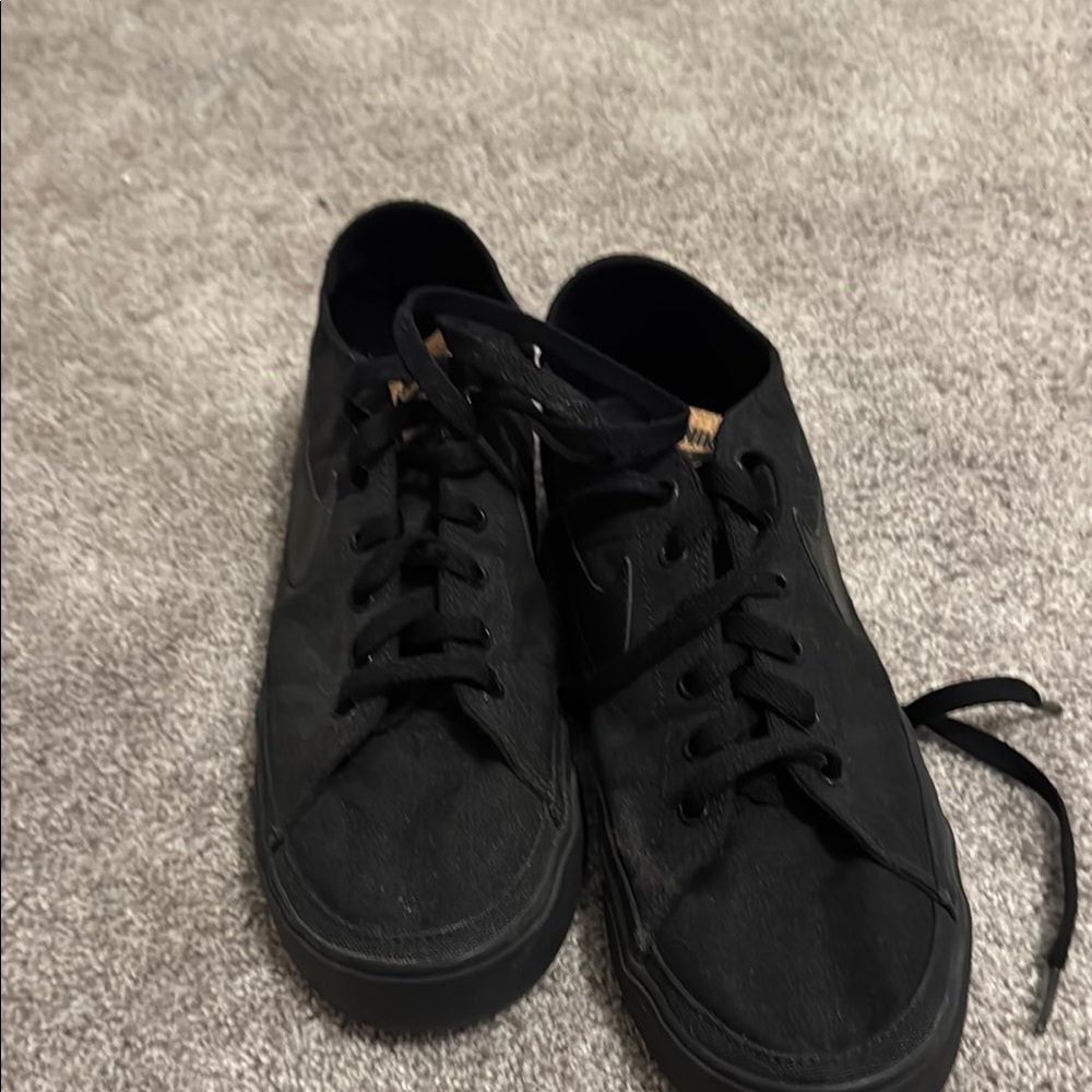 Nike Black Low-Top Sneakers with Minimalist Design